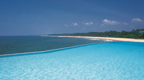 Infinity pool and beach at the Saman Villas