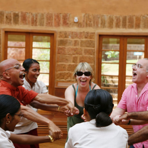 swaswara-goa-people-in-circle