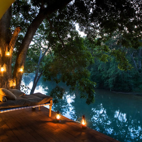 taj-banjaar-tola-balcony-next-to-river