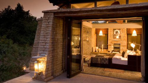 taj-pashan-garh-bedroom-from-outside