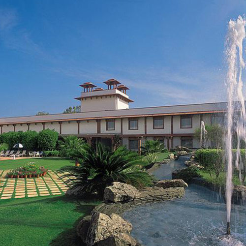 The fountain outside the Trident, Agra