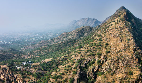 One of the world's oldest mountain ranges, the Aravalli Range is also ideal for climbers © Daniel Bhim-Rao/iStock