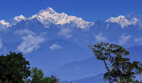 darjeeling-images_kanchenjunga_credit-rnmitra_istock_thinkstock-http___www-thinkstockphotos-co