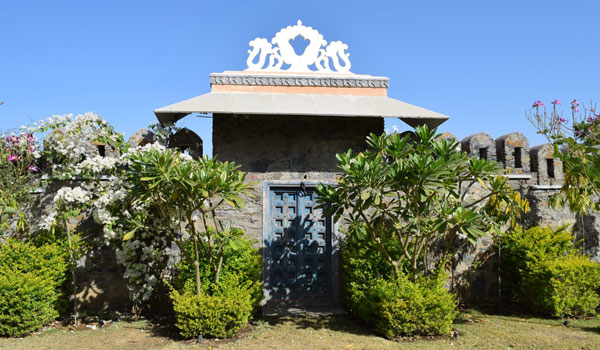 Bujera Fort's organic garden supplies much of its produce © Bujera Fort