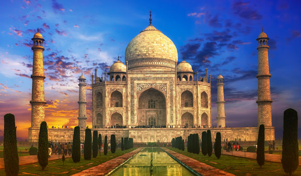 greaves_waddington_taj-mahal-sunset_credit-shutterstock-user-banana-republic-images