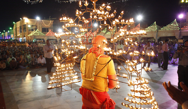 Flickering lanterns and candles are an important part of the festivities © Gujarat Tourism