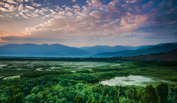 wular_lake__kashmir_-___eye_ess_ohh_-_flickr-com