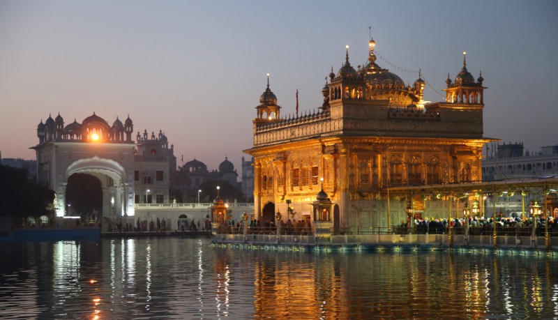 Four Extraordinary Daily Religious Rituals to Experience in India ⋆ ...