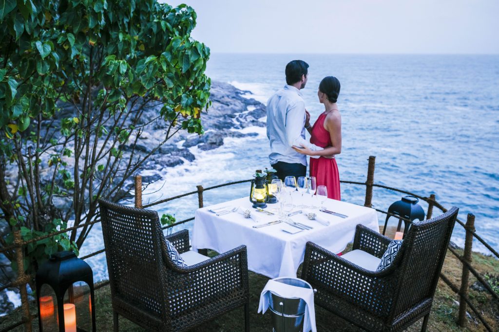 Beach hotels in Sri Lanka - Anantara Peace Haven Tangalle resort clifftop dining