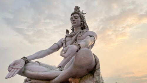 A guide to Rishikesh - yoga asana statue